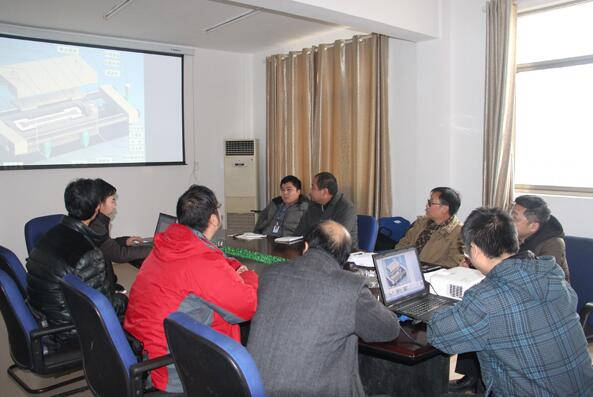 專家評審組對我公司生產(chǎn)的“混泥土開裂全過程仿真試驗機(jī)”作中期檢查